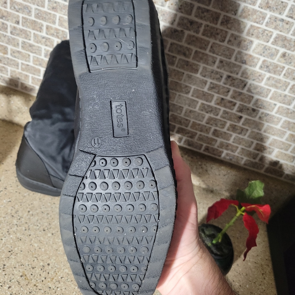Totes Boots - Picture 4 of 5